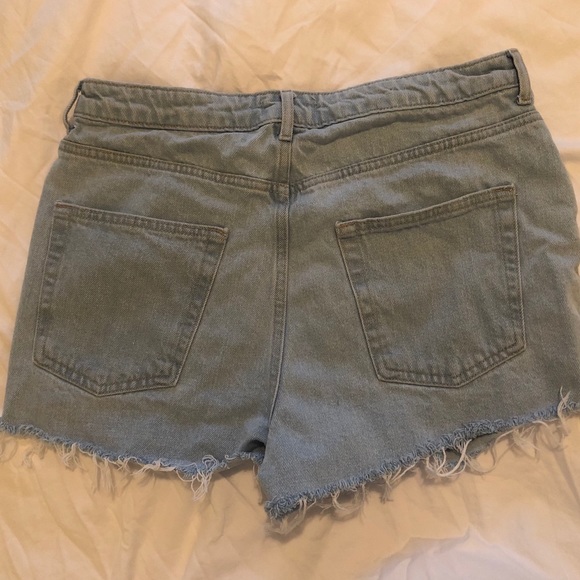 Cut off Light Wash Jean Short - Picture 2 of 2